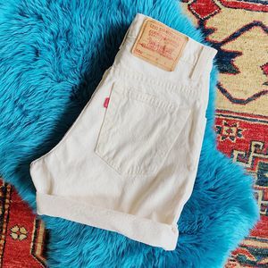LEVI WHITE VINTAGE HIGHWAISTED SHORTS